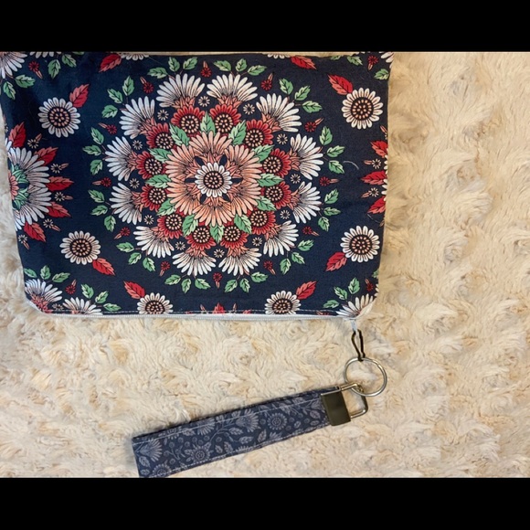 LOT 3 Tote/Zipper Wristlet & Coin Pouch (2/$20) - Picture 8 of 10